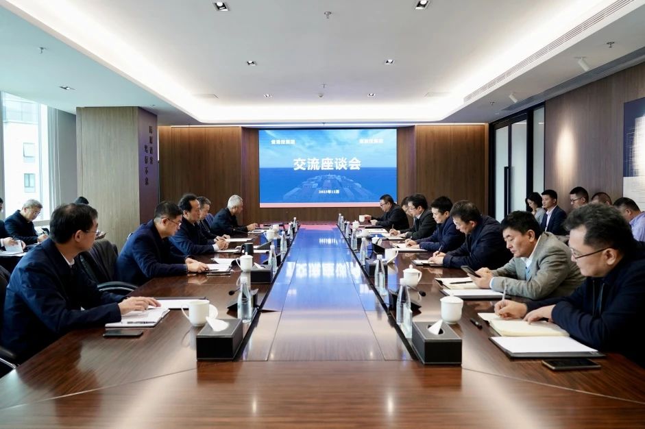 省yl6809永利集团与省港投集团举行交流座谈